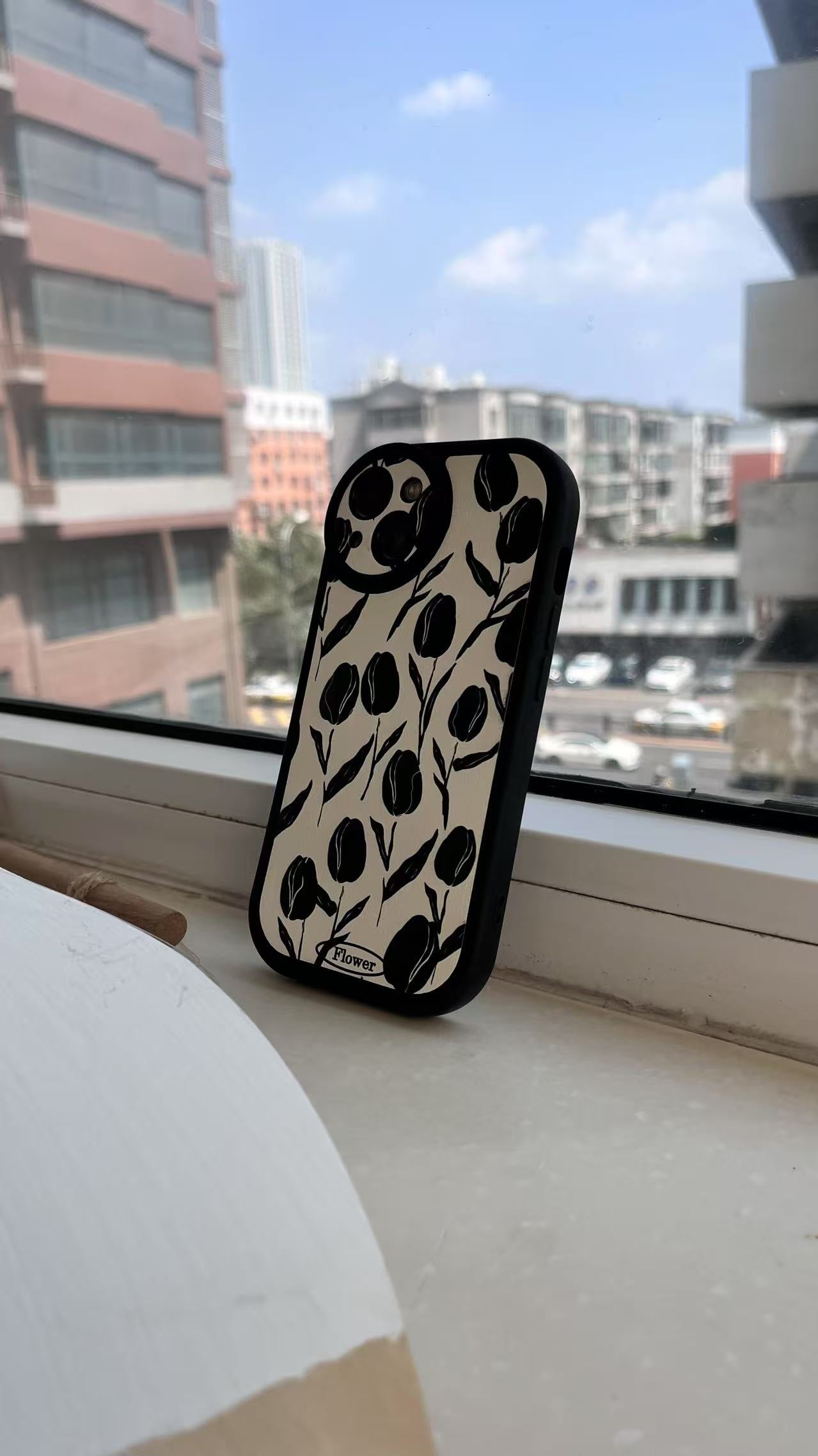 携帯ケース スマホ アイホン チューリップ 黒い しろくろ 軽量ケース 衝撃対応 フルカバー 落下実験 精密開口 カバー for Iphone レンズ保護