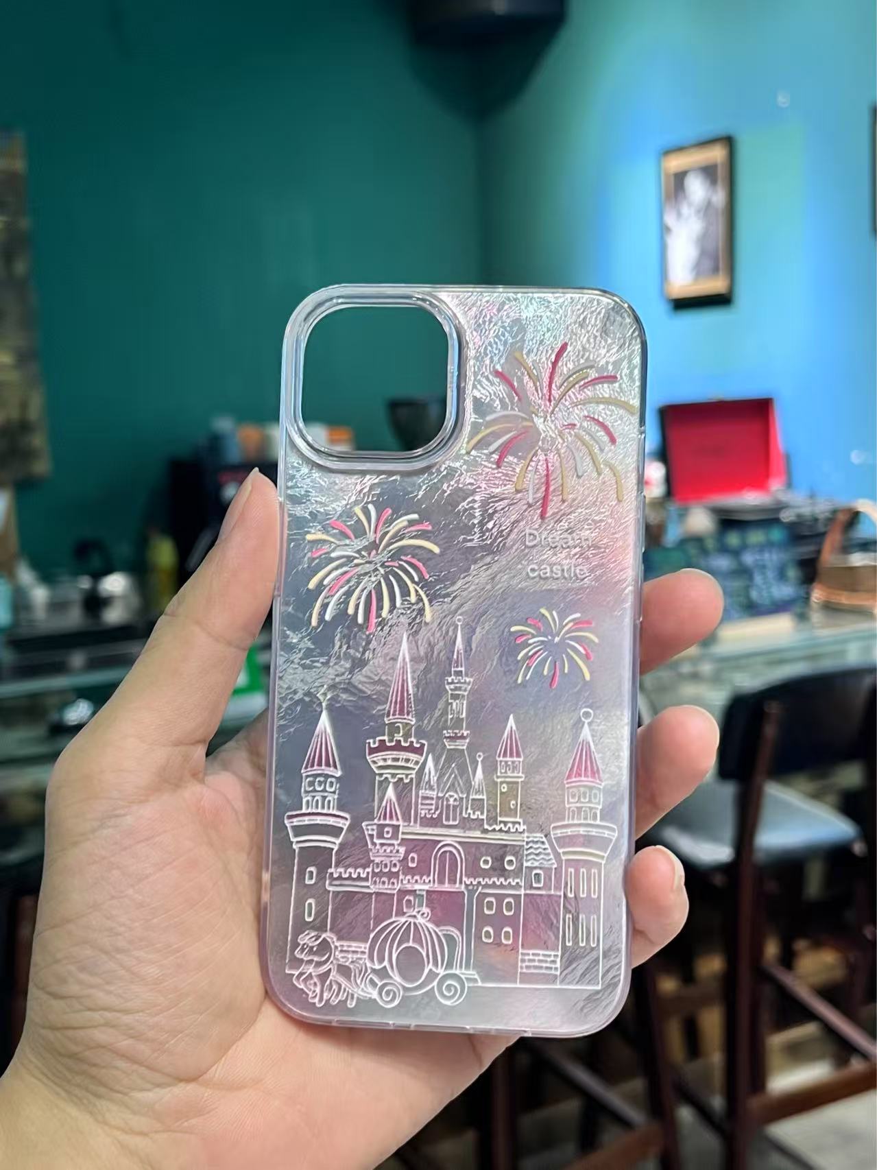 iPhoneケース [反射性 / One Piece ] -  ［ワイヤレス充電対応］お城と花火 ヒカル夢 カメラ保護 おしゃれ  スマホケース