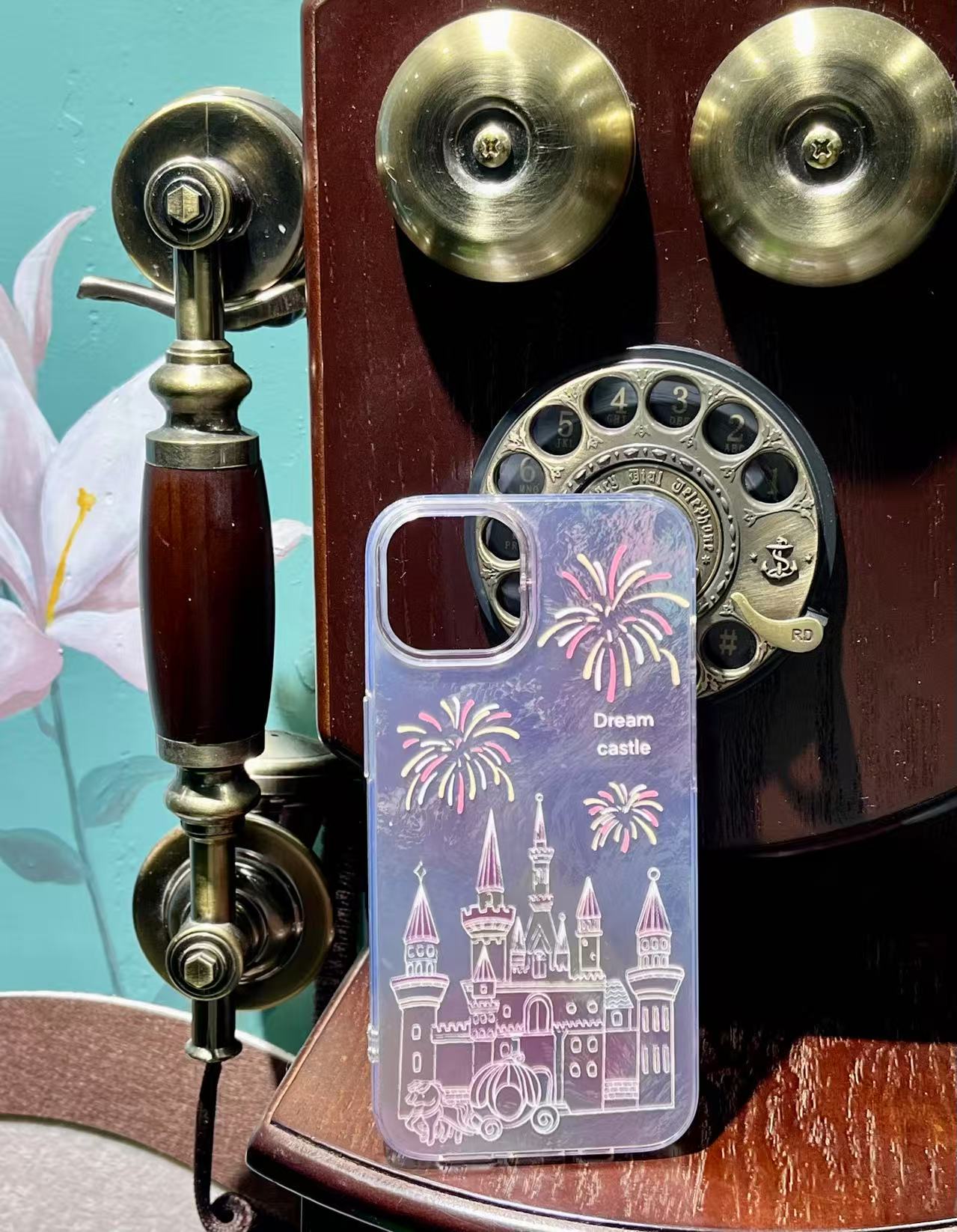 iPhoneケース [反射性 / One Piece ] -  ［ワイヤレス充電対応］お城と花火 ヒカル夢 カメラ保護 おしゃれ  スマホケース